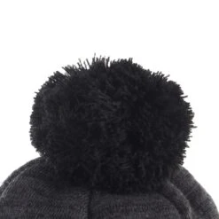 1. FC Köln New Era Beanie Mit Bommel "Reflective" -Sportausrüstung 1 fc koeln new era beanie mit bommel reflective3