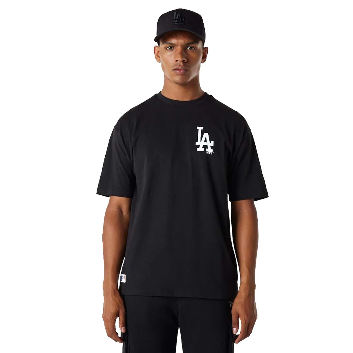 New Era Unisex T-Shirt Los Angeles Dodgers Essentials Oversized Black/white 2 New Era Unisex T-Shirt Los Angeles Dodgers Essentials Oversized Black/white – Bild 2
