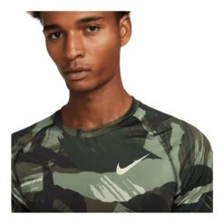 Nike Herren T-Shirt Short-Sleeve Slim Camo Print Velvet Brown/coconut Milk -Sportausrüstung nike herren t shirt short sleeve slim camo print velvet brown coconut milk3